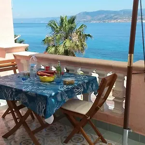 Apartment Blue Eden Strait